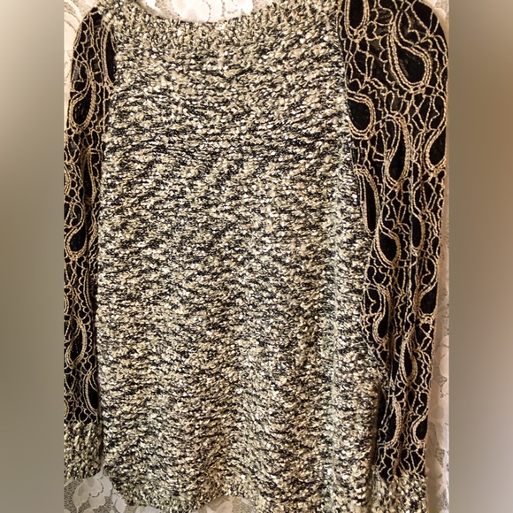 Sweater - Picture 1 of 4